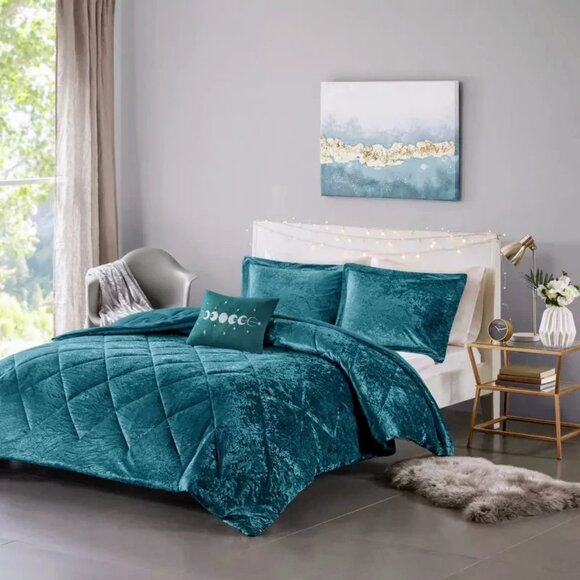 Twin/TwinXL Quilted Velvet Comforter Set - Picture 1 of 7